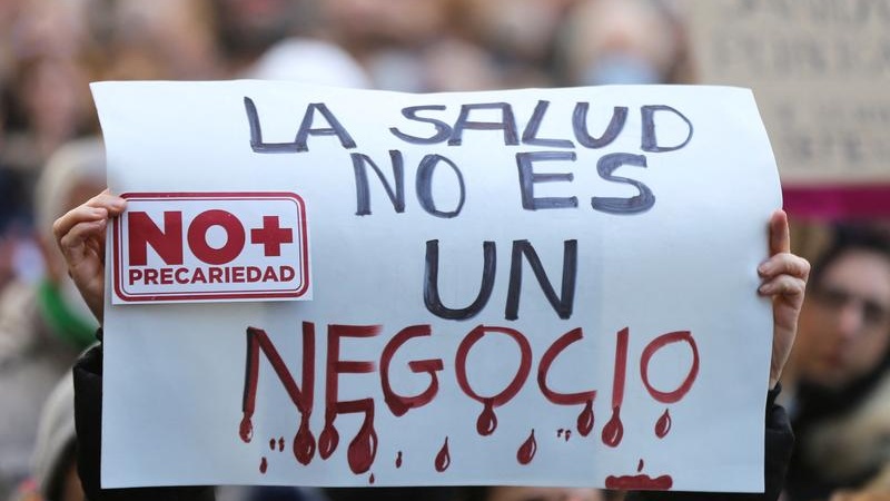 スペインで医療従事者数十万人が抗議デモ、公的医療維持を要求