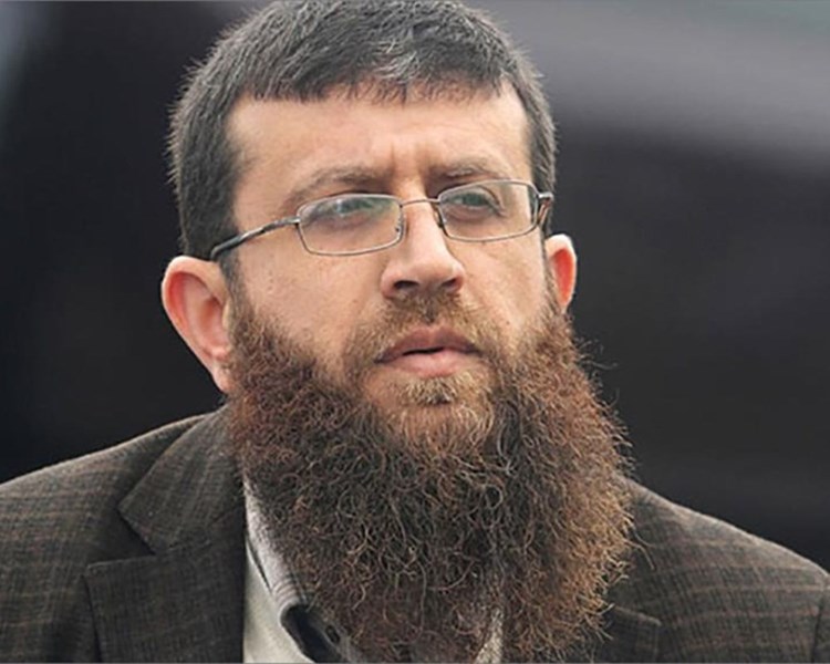 القيادي خضر عدنان يواصل إضرابه عن الطعام.. والاحتلال يمدّد اعتقاله