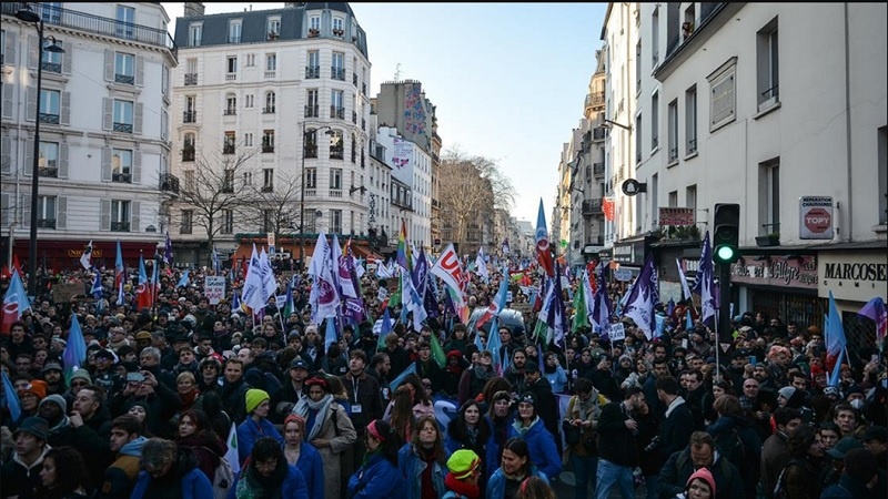 Fransa'da Macron'a karşı milyonluk gösteriler 