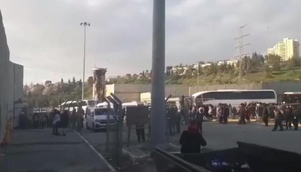 الاحتلال الإسرائيلي يفرض قيود مشددة على أهالي مخيم شعفاط الفلسطيني