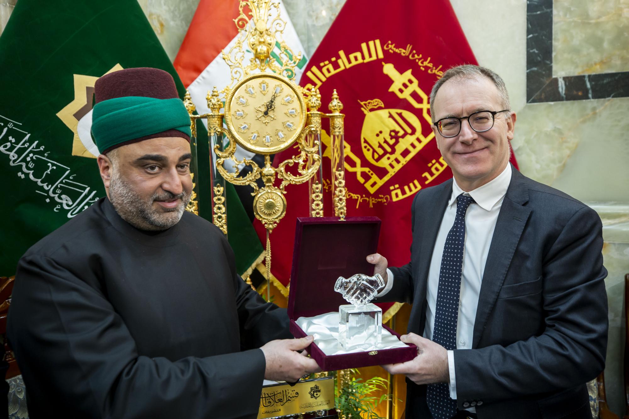  Italian ambassador to Iraq briefed on projects of al-Abbas holy shrine (+Photos)