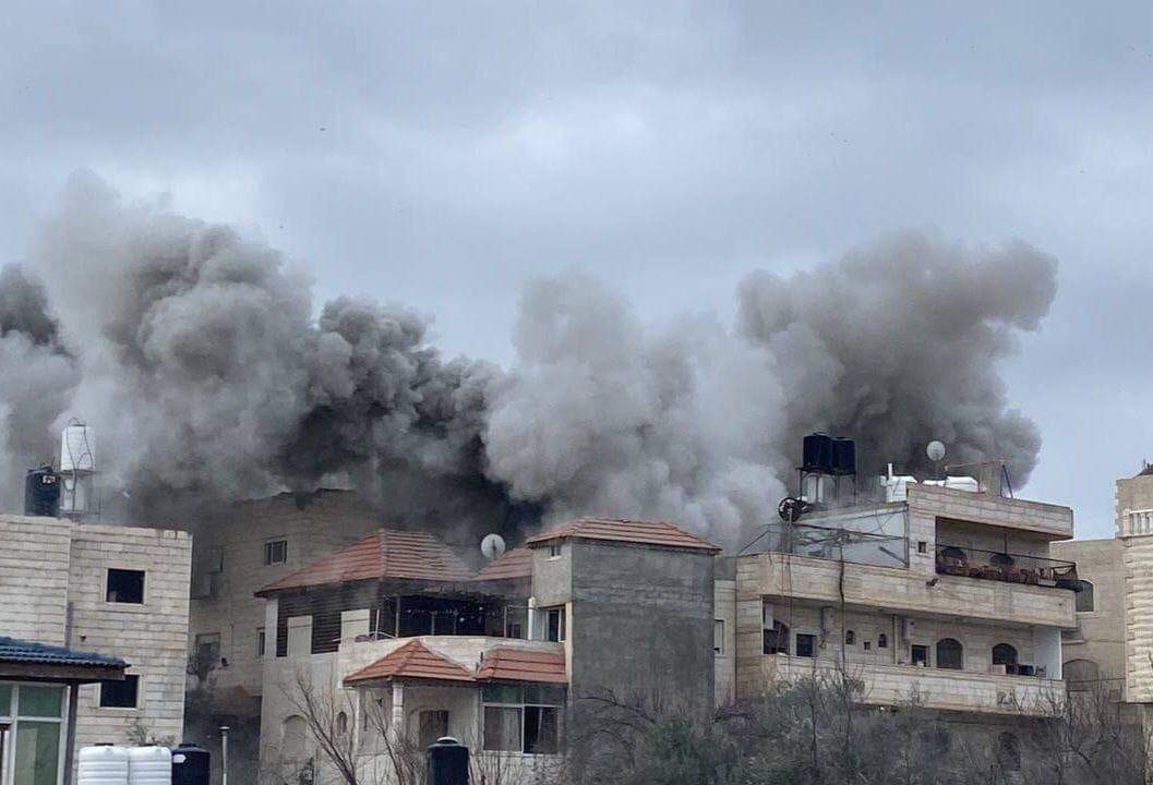 الاحتلال الإسرائيلي يفجّر منزل الشهيد محمد الجعبري في الخليل