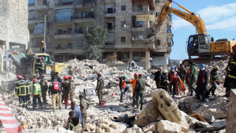 Assad benankt sich bei über zwei Dutzend arabische Parteien, die rasche Aufhebung der Sanktionen gegen Syrien fordern