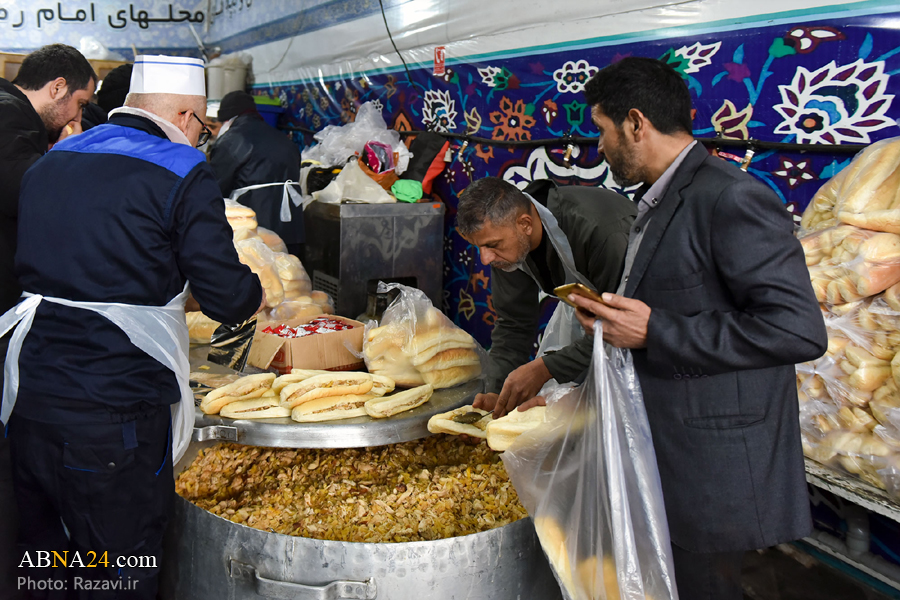 تقرير مصور / تقديم الطعام المبارك بمناسبة الذكرى السنوية لاستشهاد الإمام الكاظم (ع) بمدينة مشهد