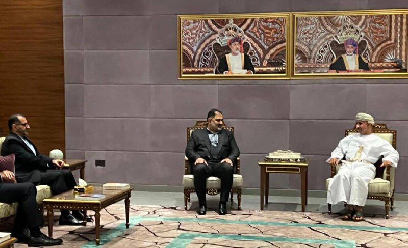 Comandante das Forças Navais do Exército Iraniano chega a Omã