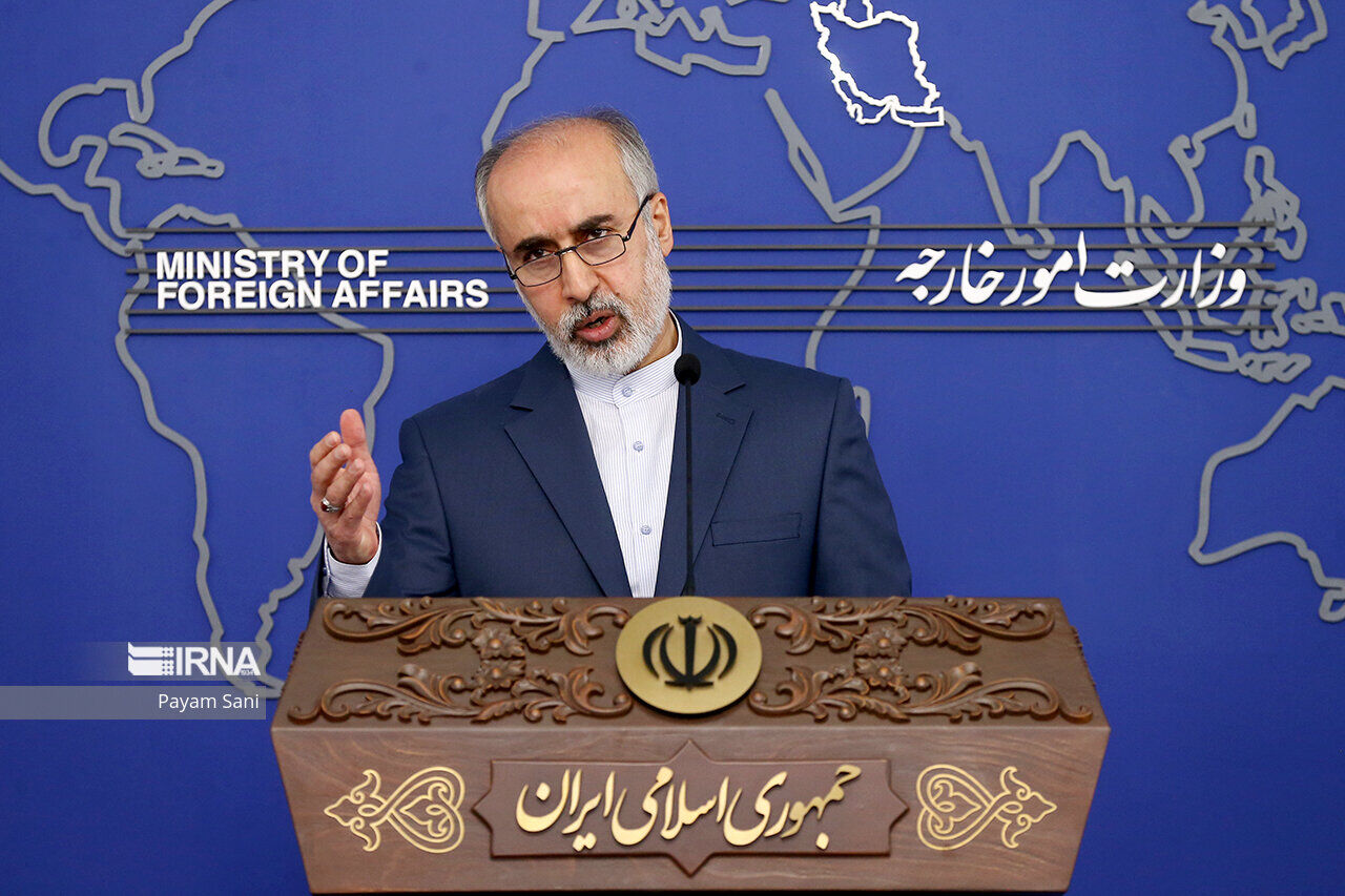 Iran slams French president for meeting anti-Revolution figures
