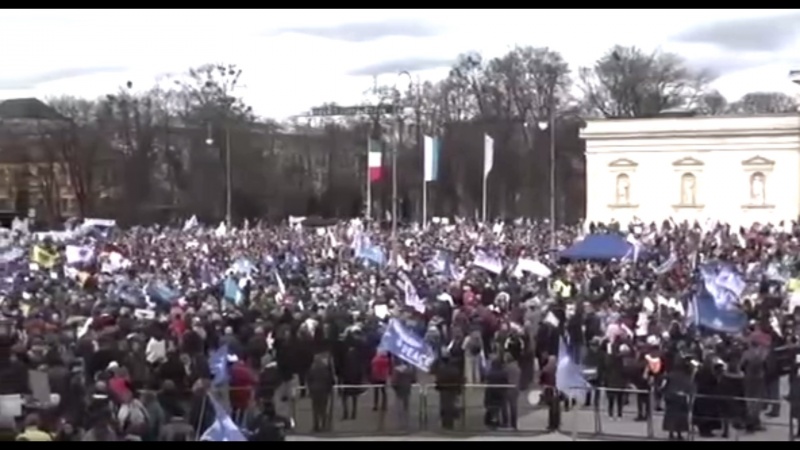 Тысячи людей вышли с демонстрацией против Мюнхенской конференции безопасности
