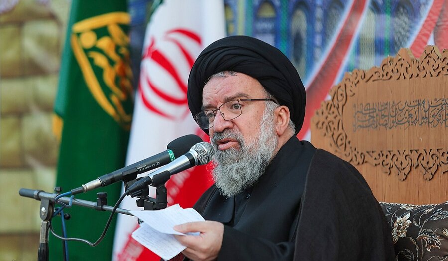 Ayatollah Khatamai: “Quran, axis for unity of Islamic communities”