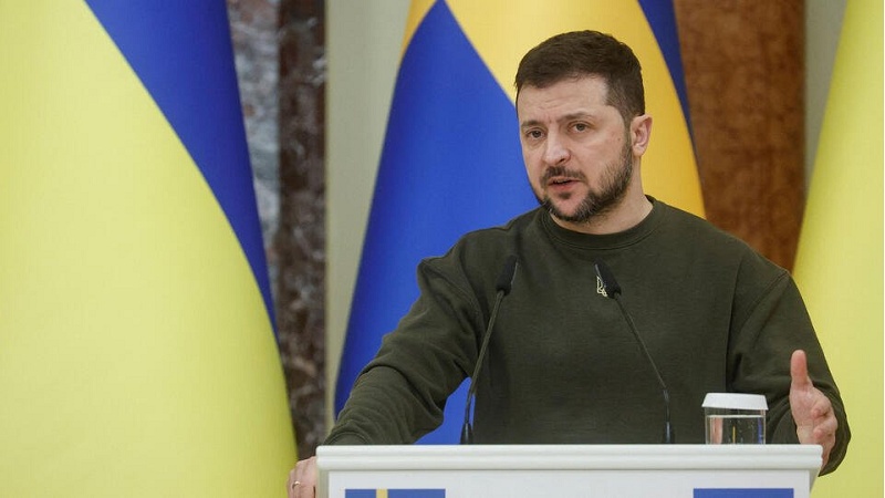Зеленский заявил: Мы не будем защищать Бахмут любой ценой