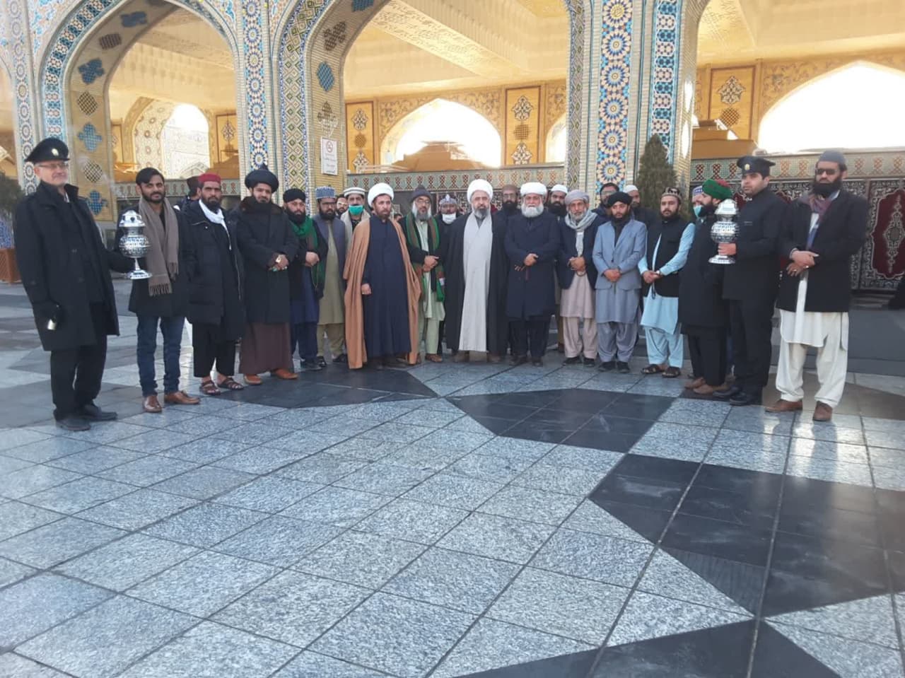حضور جمعی از علمای اهل سنت پاکستان در حرم امام رضا(ع) + تصاویر