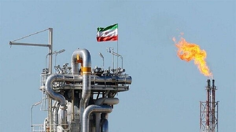 İran'ın denizden petrol üretimi arttı