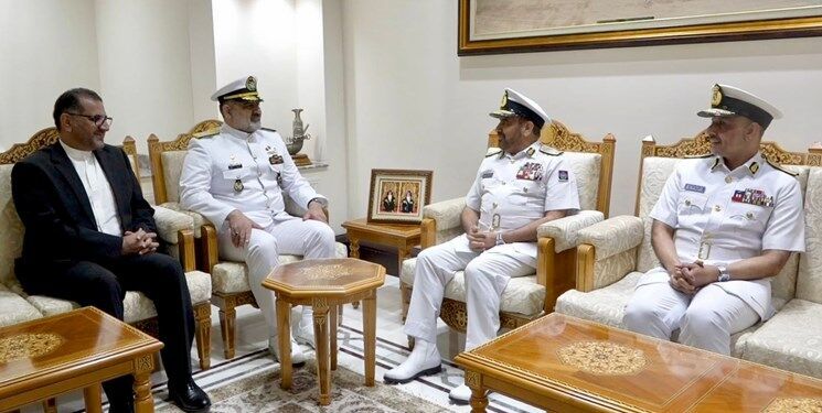 Contra-almirante iraniano se reúne com o chefe do Estado-Maior das Forças Armadas de Omã