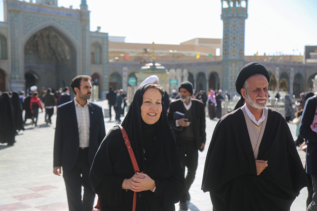 سفیر سوئیس در حرم حضرت معصومه(س) حضور یافت + تصاویر