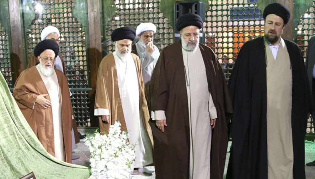 Members of Experts Assembly renew allegiance to Imam Khomeini