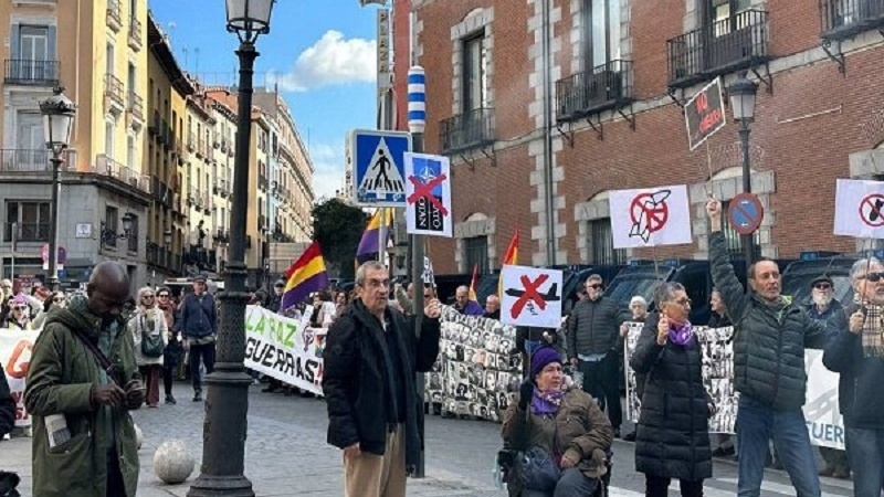 Демонстрации испанского народа против политики НАТО в отношении Украины