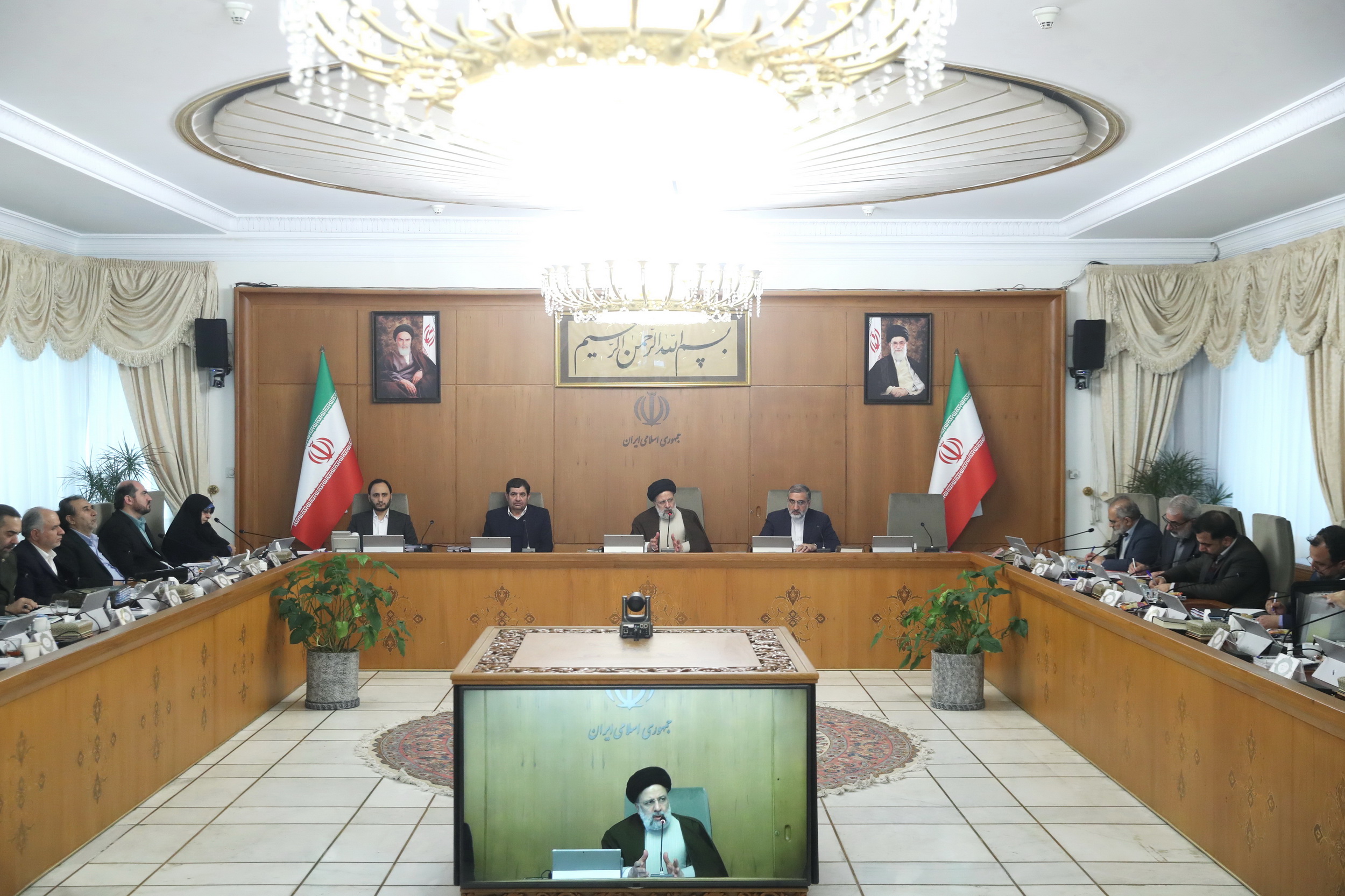 Pres. Raisi: After failure of riots plot, enemy pursuing incitement in market