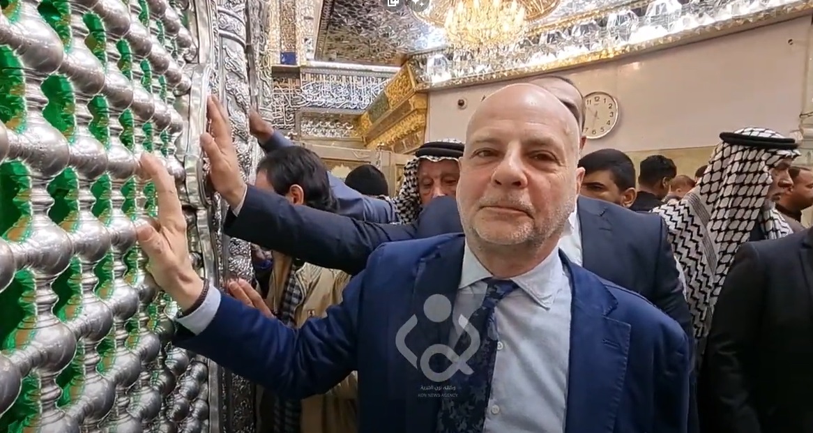 نائب بلاسخارت يزور مرقد الامام الحسين (عليه السلام)