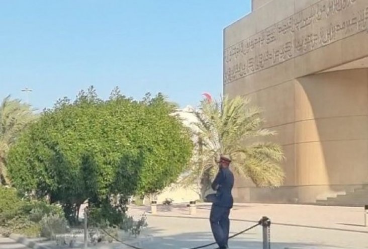  الأمن البحریني يعتقل مواطنين وتمنع آخرين من الاعتصام عند بيت القرآن