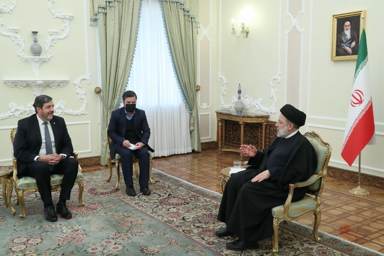 Presidente iraniano: Ativar as capacidades do Irã e do Uruguai requer duplo esforço mútuo