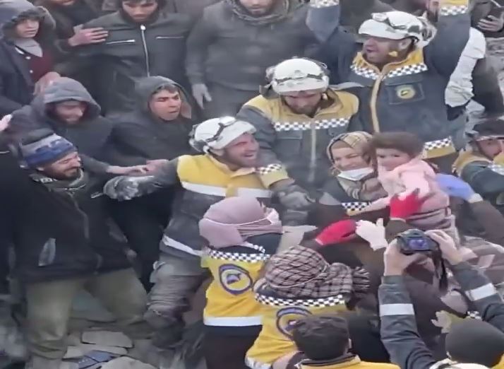Video: After 40 hours of being buried, a family pulled alive from debris of earthquake in N. Syria