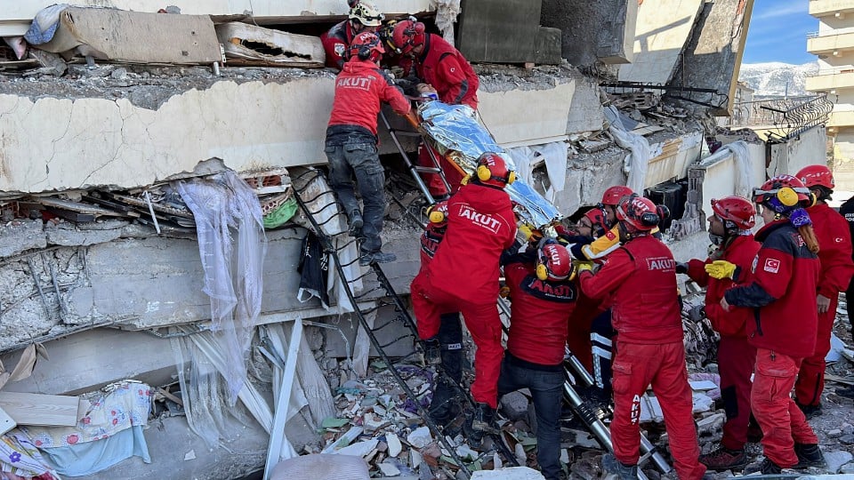 Jumlah kematian gempa bumi Turkiye, Syria meningkat melebihi 11,200