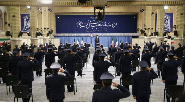 Imam Khamenei receives Army Air Force commanders, staff