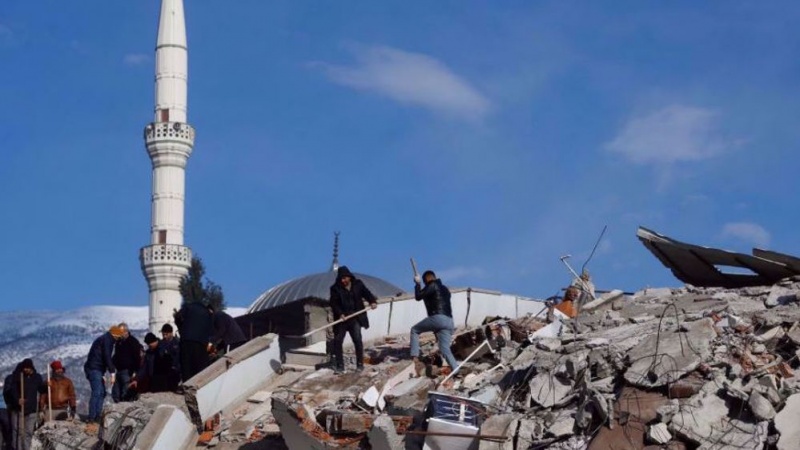 Zahl der Todesopfer bei Erdbeben in der Türkei und Syrien übersteigt 15.000