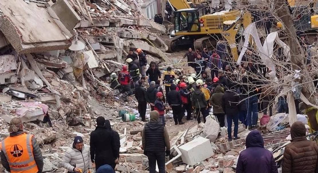  ارتفاع عدد ضحايا زلزال سوريا وتركيا إلى 17 ألفاً.. وآمال النجاة تتضاءل