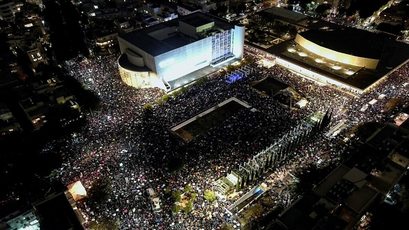 Thousands protest against Netanyahu government in Tel Aviv
