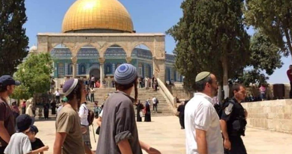 Over 100 extremist Jewish settlers defile Aqsa Mosque
