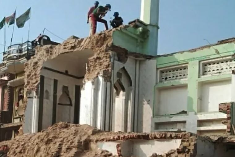 السلطات الهندية تهدم مسجدا بُني قبل نحو 5 قرون  