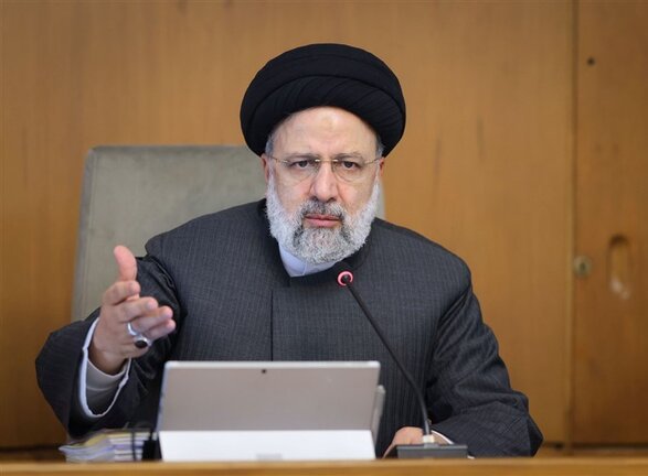 الرئيس الايراني يطالب اعضاء الحكومة بإزالة مصادر الفساد وبذل جهدهم لتحسين مستوى معيشة الشعب