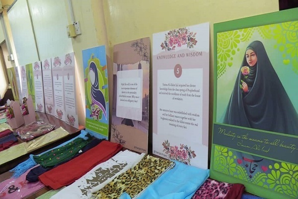 Realização da exposição "Castidade e Hijab" na Tanzânia