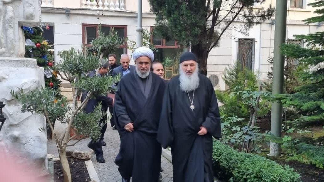 Ayatollah Ramezani: Binibigyang-diin ng Shiah ang ispiritwalidad kasama ang katwiran at responsibilidad