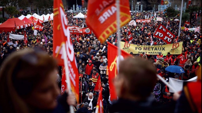 Französische Arbeiter schließen sich Streiks gegen Macrons Rentenreformplan an