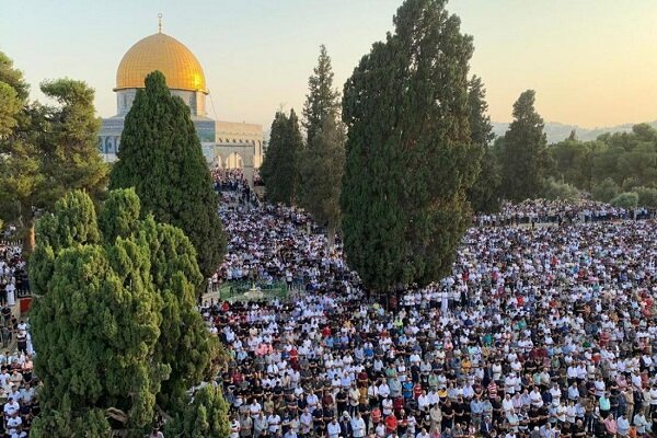 75 ألف مصلٍ يؤدون صلاة الجمعة بالمسجد الأقصى المبارك