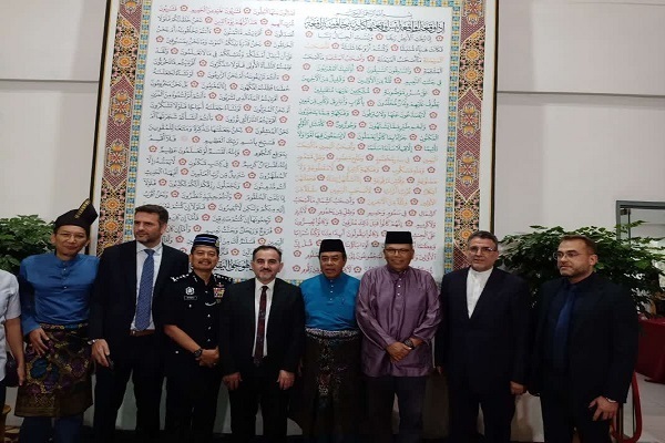 Malayziyada keçirilən Quran Sənəti Festivalında Qurani-Kərimin ən böyük nüsxəsinin təqdimatı olub