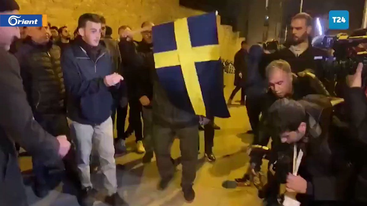 آتش زدن پرچم سوئد در ترکیه + ویدئو