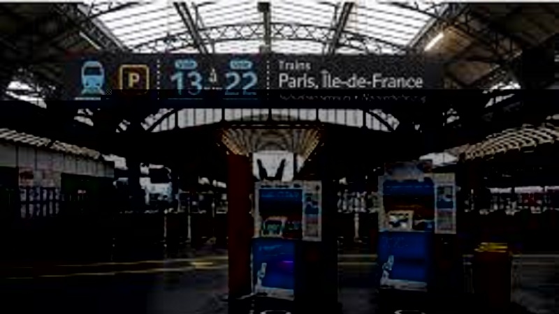 Francia, forti disagi anche domani per i treni