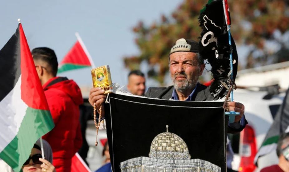  Palestinians protest against Israeli plan to demolish strategic Al-Khan Al-Ahmar village