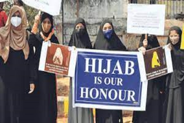 Hijab au Karnataka : la Cour Suprême envisage d'inscrire l'affaire devant un banc de trois juges