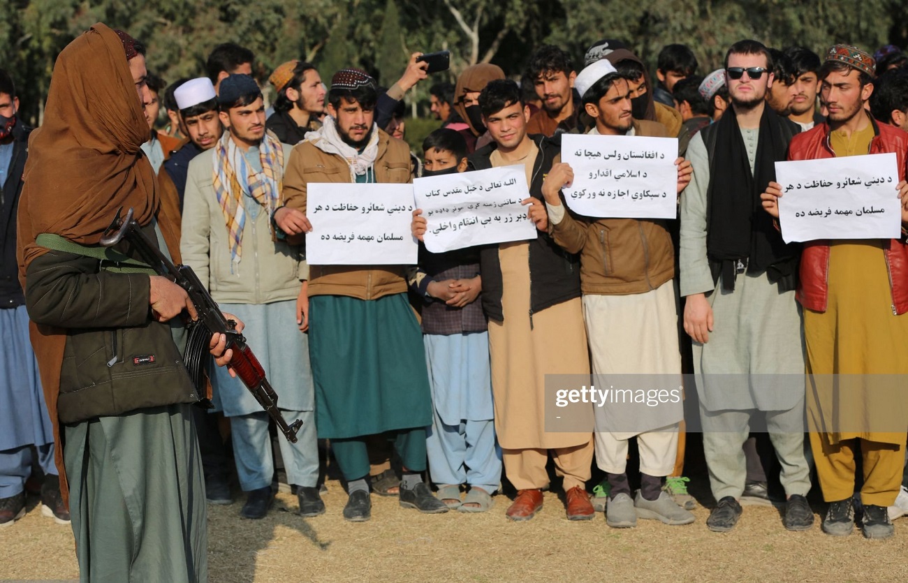 آتش زدن پرچم سوئد در قندهار افغانستان + تصاویر