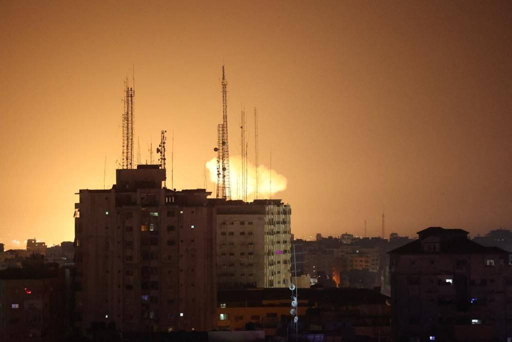 طائرات حربية للعدو الصهيوني تستهدف موقعا للمقاومة الفلسطينية 
