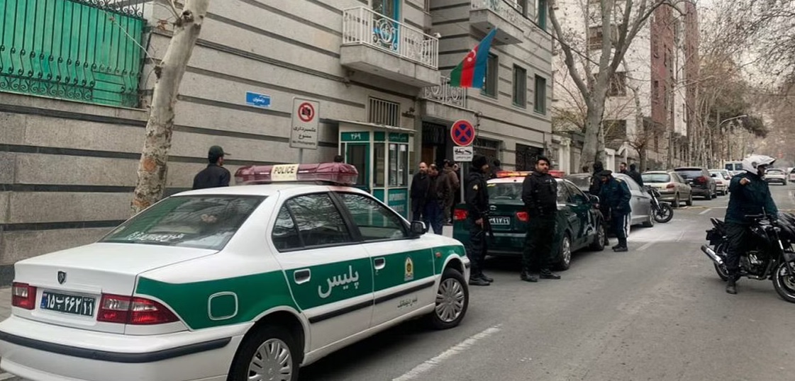 السفارة الاذربيجانية تتعرض لهجوم مسلح في طهران والشرطة تعتقل المهاجم