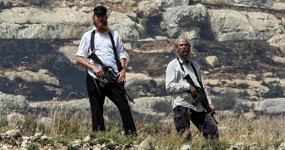 Armed Jewish settlers attack Palestinian homes in al-Khalil