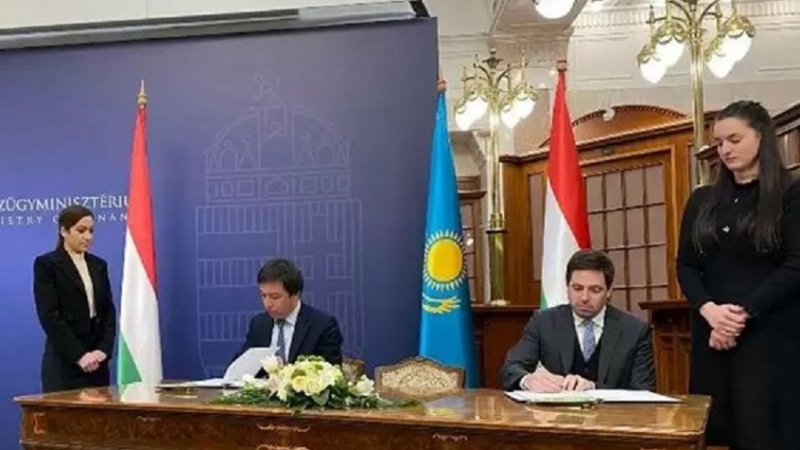Қазоқистон кормандони Созмони энержии атомии Маҷористонро омӯзиш медиҳад