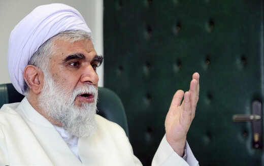 Ayatollah Akhtari strongly denounced inactivity of Islamic countries in face of insulting Quran
