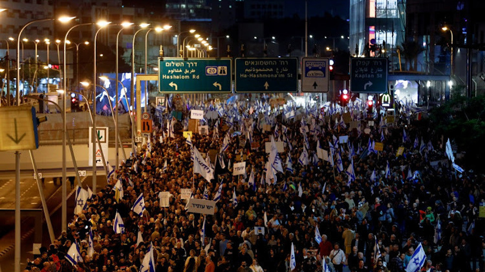 Tens of thousands of protesters hold rallies against Netanyahu in Tel Aviv