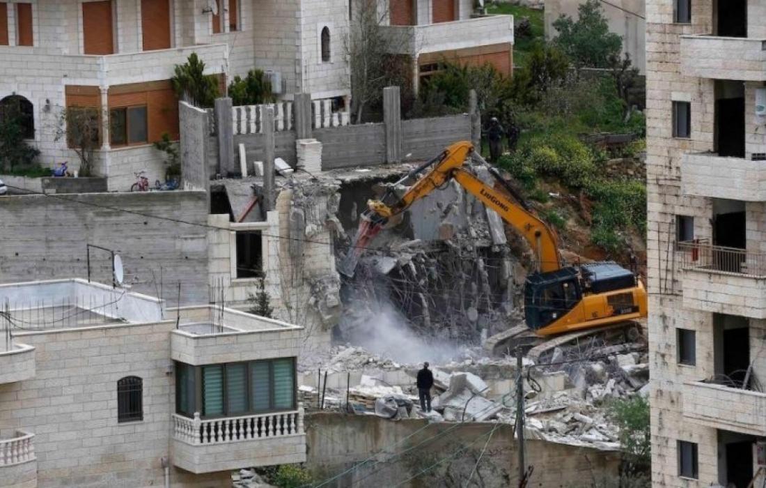 الاحتلال الإسرائيلي يبدأ بهدم منزل فلسطيني في جبل المكبر بالقدس