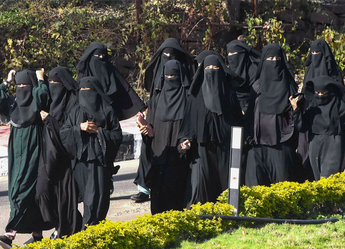 طالبان ثبت نام بانوان در امتحانات دانشگاه‌ها را ممنوع کرد